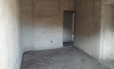 CASA DE 4 DORMITORIOS SIN TERMINAR.
