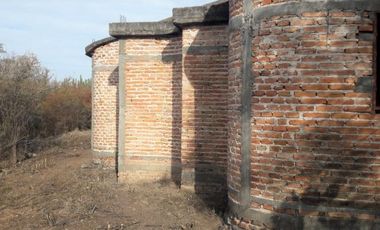 CASA DE 4 DORMITORIOS SIN TERMINAR.