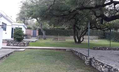 Casa en venta de 3 dormitorios c/ cochera en Villa Los Aromos