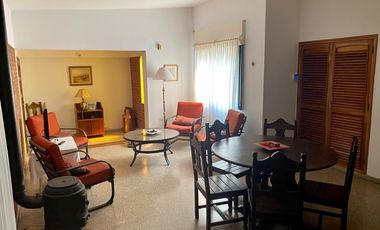 Casa en venta de 3 dormitorios c/ cochera en Villa Los Aromos