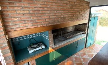 Casa en venta de 3 dormitorios c/ cochera en Villa Los Aromos