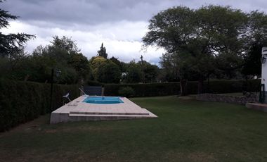 Casa en venta de 3 dormitorios c/ cochera en Villa Los Aromos