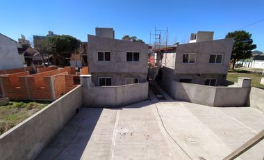 Departamento en venta de 2 dormitorios c/ cochera en Mar de Ajo