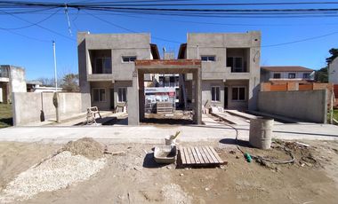 Departamento en venta de 2 dormitorios c/ cochera en Mar de Ajo