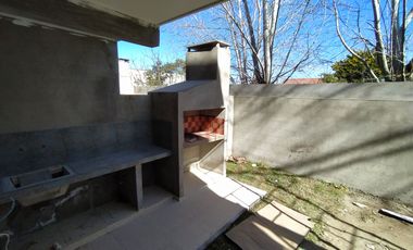 Departamento en venta de 2 dormitorios c/ cochera en Mar de Ajo