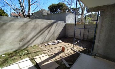 Departamento en venta de 2 dormitorios c/ cochera en Mar de Ajo