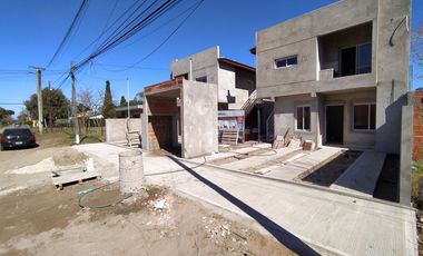 Departamento en venta de 2 dormitorios c/ cochera en Mar de Ajo