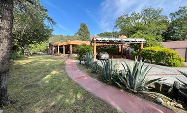 CASA EN VENTA DE 3 DORMITORIOS CON PISCINA Y COCHERA