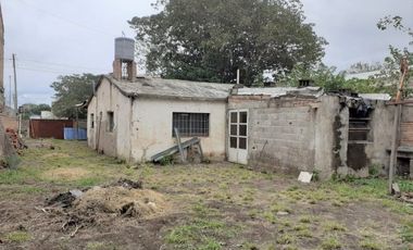 CASA EN REGULAR ESTADO CON SERVICIO DE LUZ Y AGUA (S/CONEX)