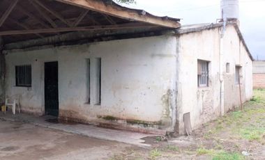 CASA EN REGULAR ESTADO CON SERVICIO DE LUZ Y AGUA (S/CONEX)