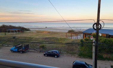 Departamento en venta de 2 dormitorios c/ cochera en Costa Azul