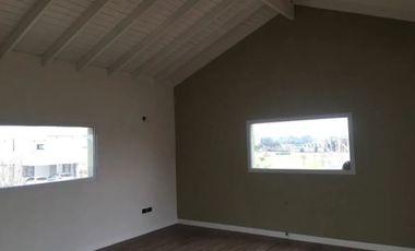 Casa en venta de 4 dormitorios c/ cochera en Tristán Suárez