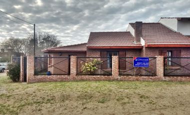 Casa en venta de 3 dormitorios c/ cochera en Mar de Ajo