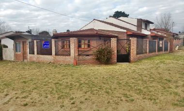 Casa en venta de 3 dormitorios c/ cochera en Mar de Ajo