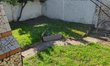 //VENTA// CASA 3 AMBIENTES - ¡ CON AMPLIO PATIO Y TERRAZA !