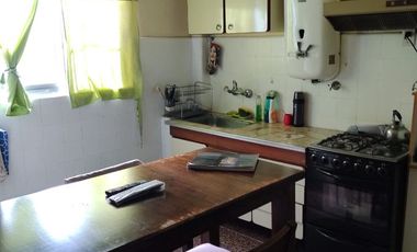 //VENTA// CASA 3 AMBIENTES - ¡ CON AMPLIO PATIO Y TERRAZA !