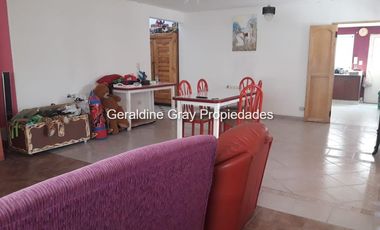 Casa en venta de 5 dormitorios c/ cochera en General Fernández Oro