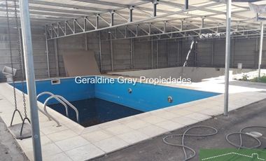 Casa en venta de 5 dormitorios c/ cochera en General Fernández Oro