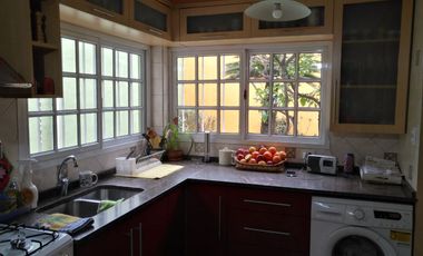 Chalet en venta de 4 dormitorios c/ cochera en Villa Lugano