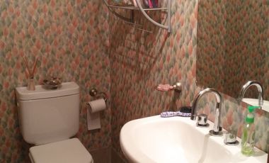 Chalet en venta de 4 dormitorios c/ cochera en Villa Lugano