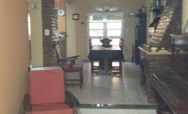 Chalet en venta de 4 dormitorios c/ cochera en Villa Lugano