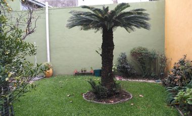 Chalet en venta de 4 dormitorios c/ cochera en Villa Lugano