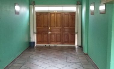 Chalet en venta de 4 dormitorios c/ cochera en Villa Lugano