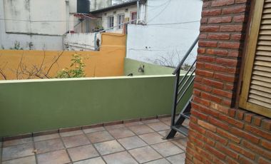 Chalet en venta de 4 dormitorios c/ cochera en Villa Lugano