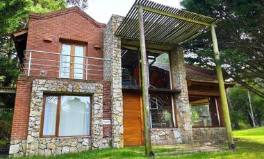 CASA de 4 Amb. EN 2 PLANTAS A Mts. DEL MAR - MAR DE LAS PAMPAS | Cod.0622