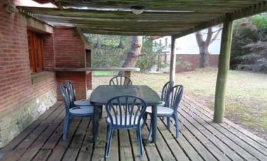 CASA de 4 Amb. EN 2 PLANTAS A Mts. DEL MAR - MAR DE LAS PAMPAS | Cod.0622