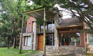 CASA de 4 Amb. EN 2 PLANTAS A Mts. DEL MAR - MAR DE LAS PAMPAS | Cod.0622