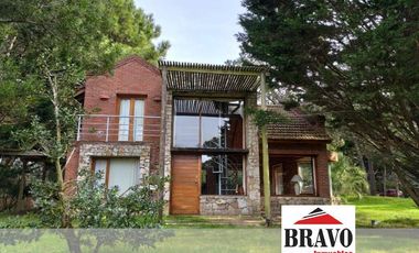 CASA de 4 Amb. EN 2 PLANTAS A Mts. DEL MAR - MAR DE LAS PAMPAS | Cod.0622