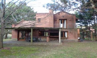 CASA de 4 Amb. EN 2 PLANTAS A Mts. DEL MAR - MAR DE LAS PAMPAS | Cod.0622