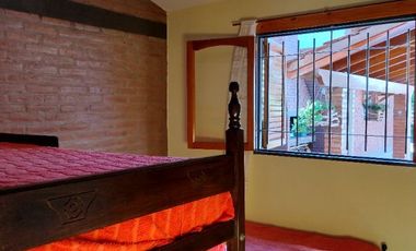 00202 Casa en alquiler de 2 dormitorios c/ cochera en Villa Cura Brochero