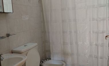 00202 Casa en alquiler de 2 dormitorios c/ cochera en Villa Cura Brochero