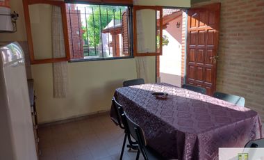 00202 Casa en alquiler de 2 dormitorios c/ cochera en Villa Cura Brochero