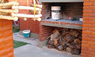 00202 Casa en alquiler de 2 dormitorios c/ cochera en Villa Cura Brochero