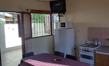 00202 Casa en alquiler de 2 dormitorios c/ cochera en Villa Cura Brochero