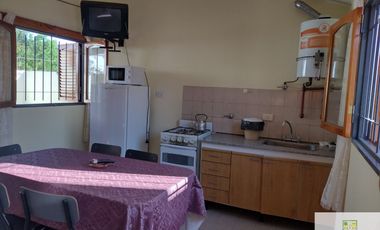 00202 Casa en alquiler de 2 dormitorios c/ cochera en Villa Cura Brochero