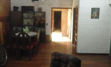 Casa en venta de 4 dormitorios c/ cochera en Villa Soldati