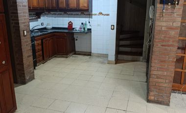 Casa en venta de 4 dormitorios c/ cochera en Villa Soldati