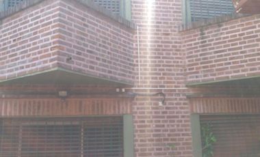 Casa en venta de 4 dormitorios c/ cochera en Villa Soldati