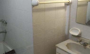 Casa en venta de 4 dormitorios c/ cochera en Villa Soldati