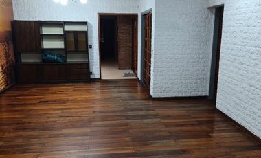 Casa en venta de 4 dormitorios c/ cochera en Villa Soldati