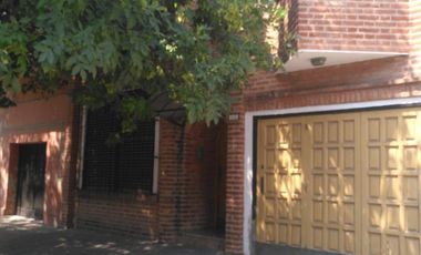 Casa en venta de 4 dormitorios c/ cochera en Villa Soldati