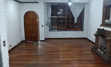 Casa en venta de 4 dormitorios c/ cochera en Villa Soldati