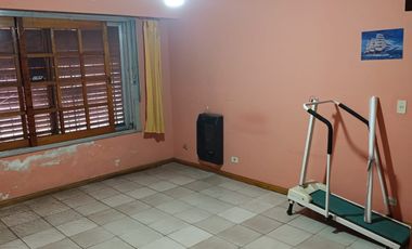 Casa en venta de 4 dormitorios c/ cochera en Villa Soldati
