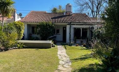 476 e/ 19 y 20- CASA DE 3 DOR (CITY BELL)