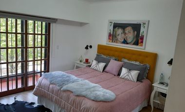 Casa en venta de 4 dormitorios c/ cochera en Mar de Ajo