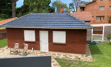 Casa en venta de 4 dormitorios c/ cochera en Mar de Ajo